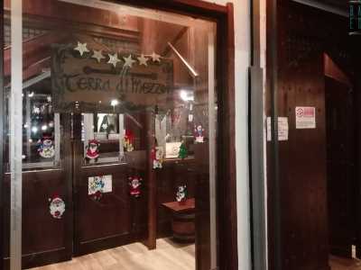 Del 1999 � invece Terra di Mezzo, presente fino al 2016 in via De Tullio, nel quartiere Picone. Di stampo medievale, da tre anni a questa parte si � spostato a San Pasquale, in via Amendola